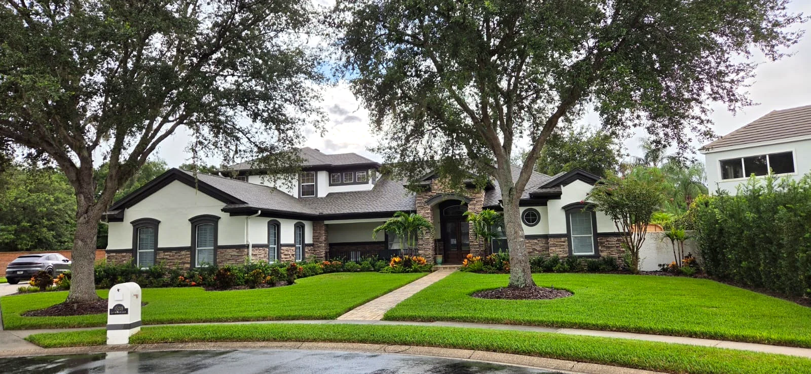 Clean Residential Landscape by V&G Landscaping of Tampa Bay